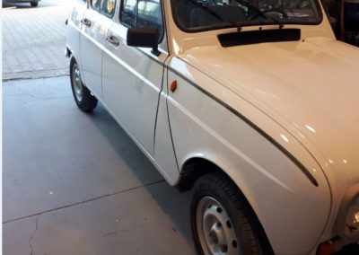 Renault 4 bianca - ripristino vernice - carrozzeria Sassari Piras e Scano